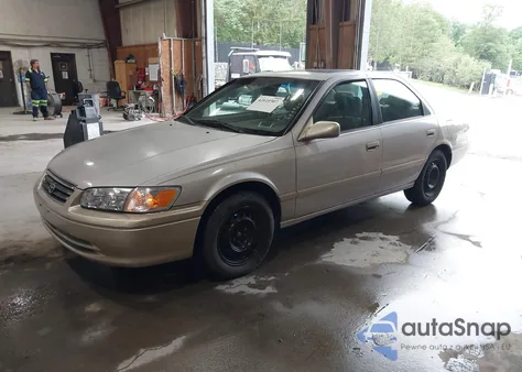 2000 Toyota Camry Le from USA, damaged, VIN 4T1BG22K2YU660927